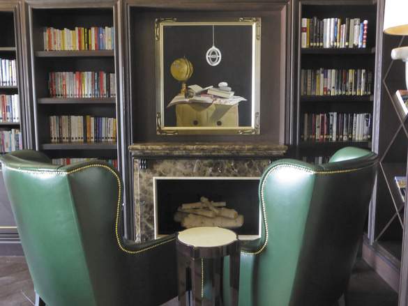 Regent Seven Seas EXPLORER Library 0.jpg